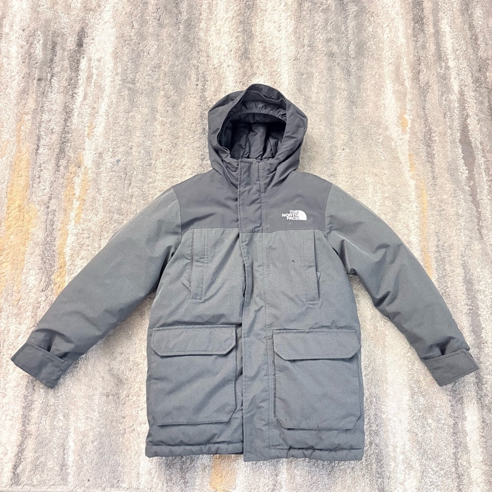 The North Face boy Dark Gray Hooded Puffer Jacket dryvent 550